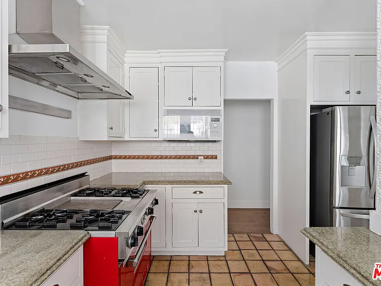 537 N Poinsettia Pl — Photo 10