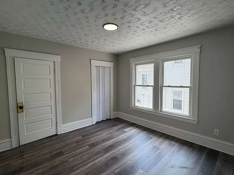 2132 W 100th St — Photo 16