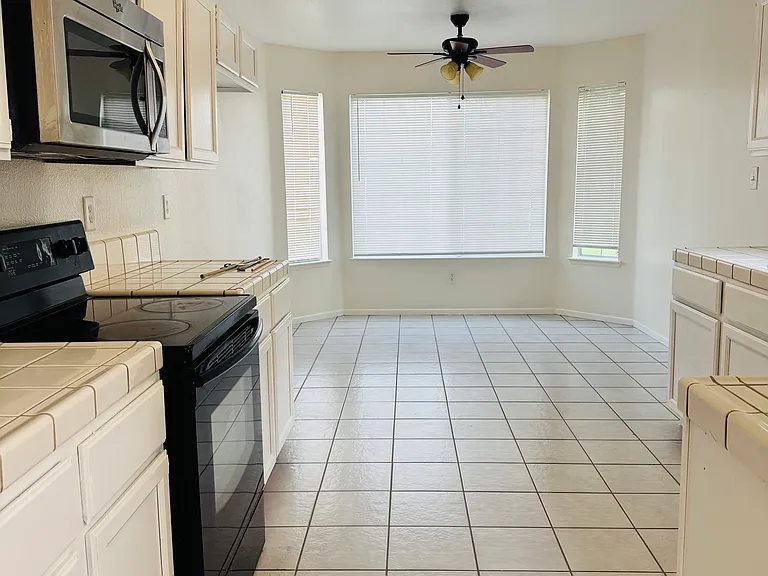 9004 Pine Ridge Way — Photo 4