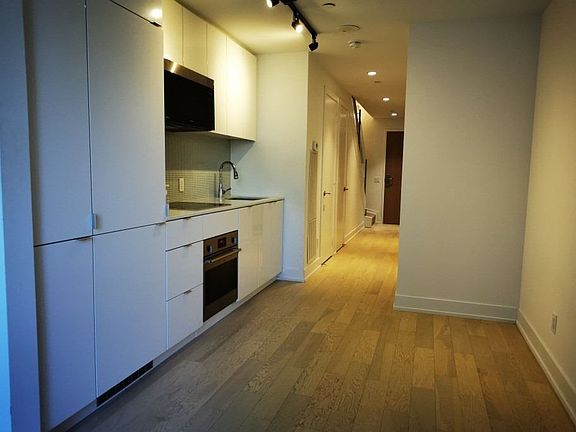 3rd image of 7 Grenville St #506