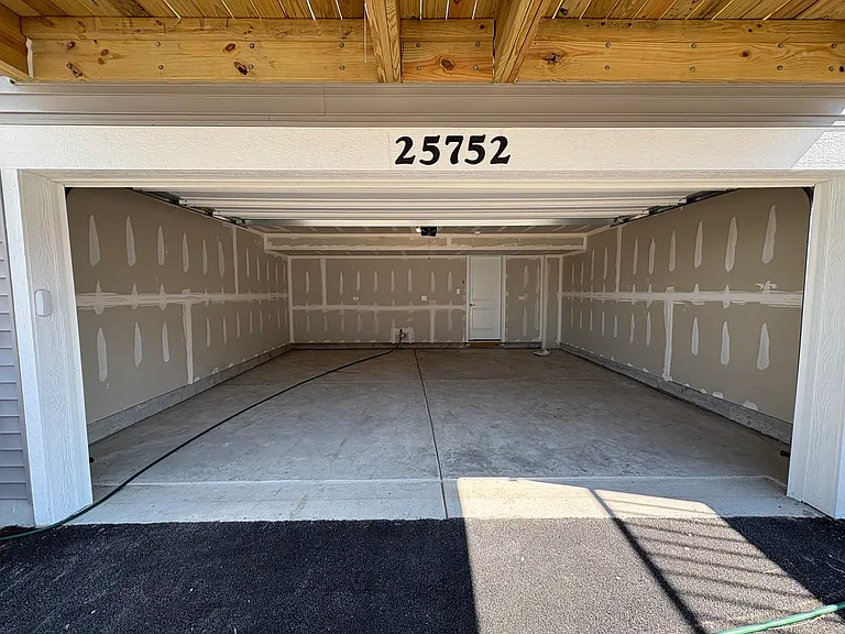 25752 W Yorkshire Dr — Photo 36