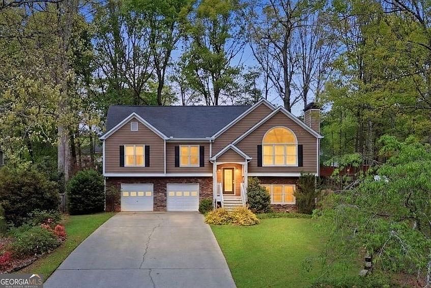 1st image of 102 Cypress Dr