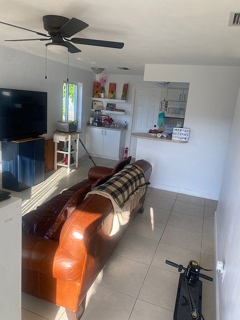 1st image of 4341 NE 5th Ave