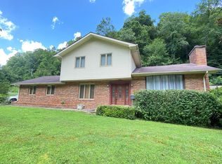 2 Brick Ln, Gilbert, WV 25621