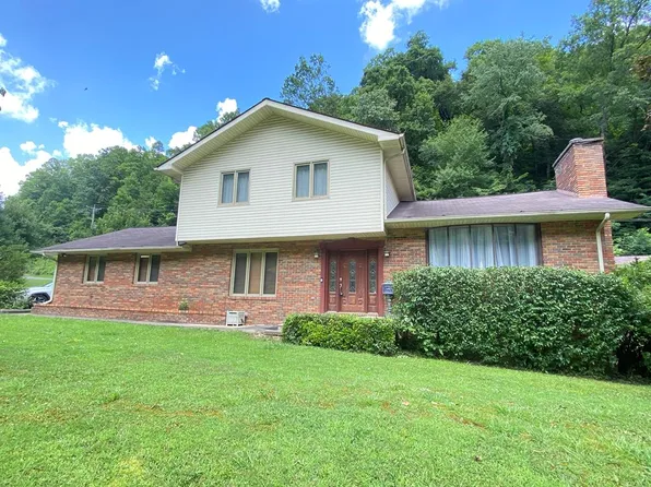 2 Brick Ln, Gilbert, WV 25621