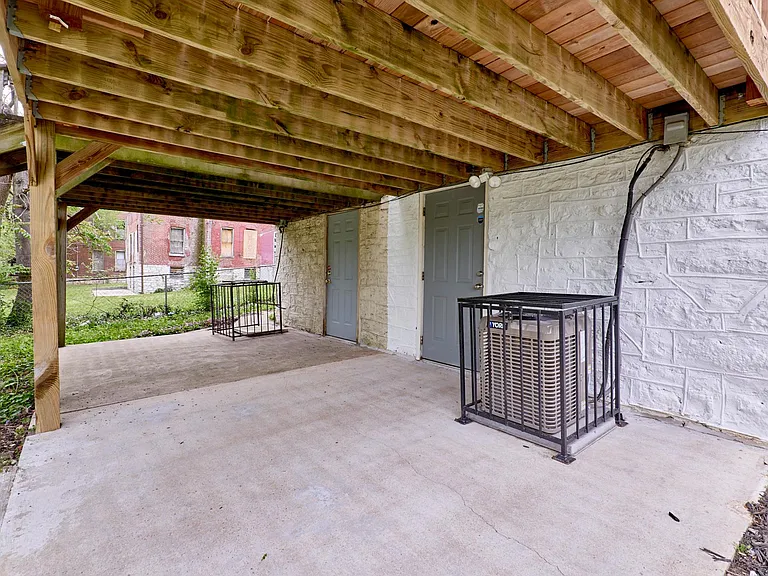1421 N Park Pl — Photo 81