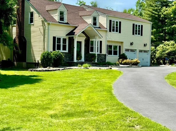23 Meredith Rd, Colonia, NJ 07067