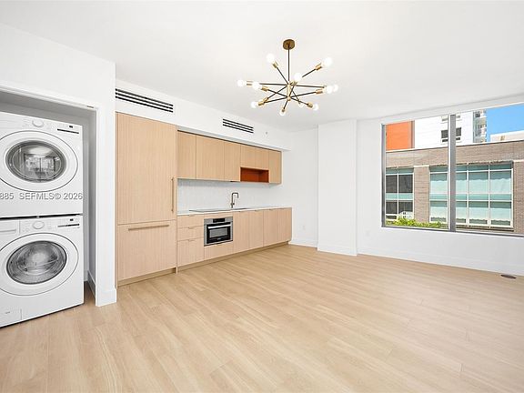 5th image of 90 NE 32nd #412