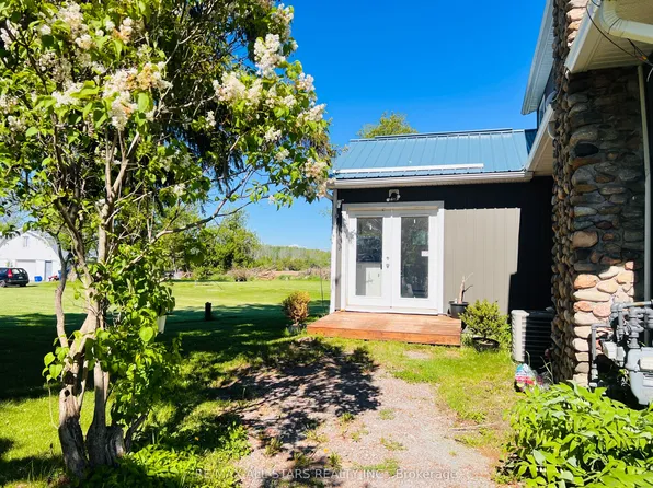 25607 Woodbine Ave, Georgina, ON L4P 3E9
