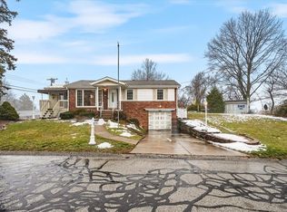 891 Rita Dr, Pittsburgh, PA 15221