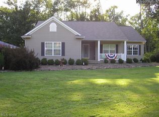 3946 Valley Dr, Barberton, OH 44203