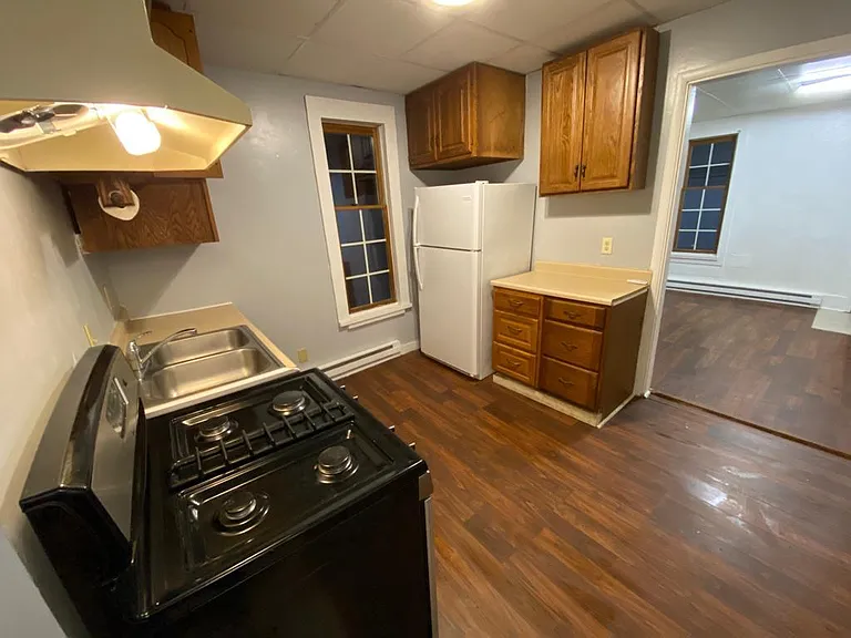 130 W Elm St #B — Photo 5