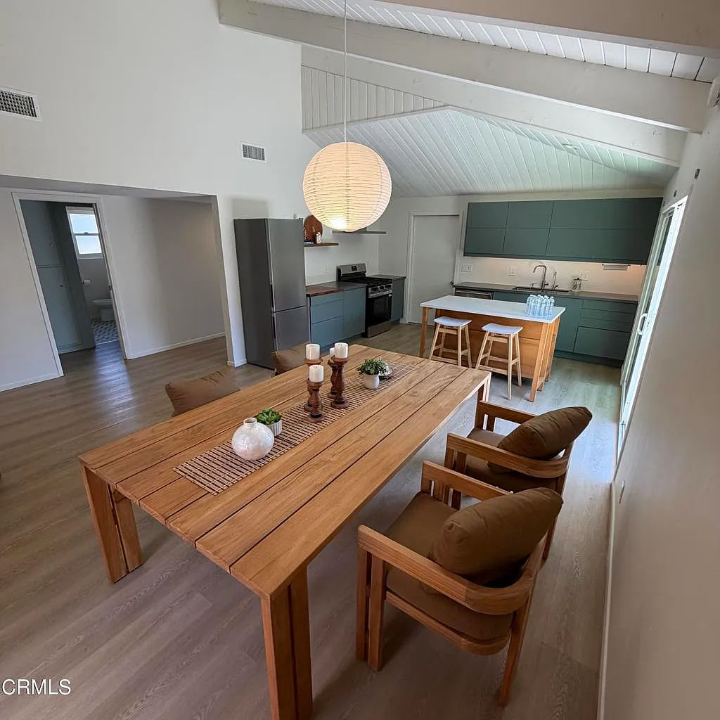 3 bed, 2.0 bath, 1555 sqft, $4,500 — Photo 4