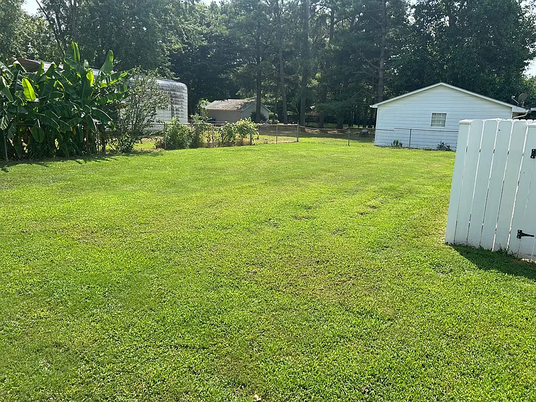 1005 Rose Ave — Photo 4