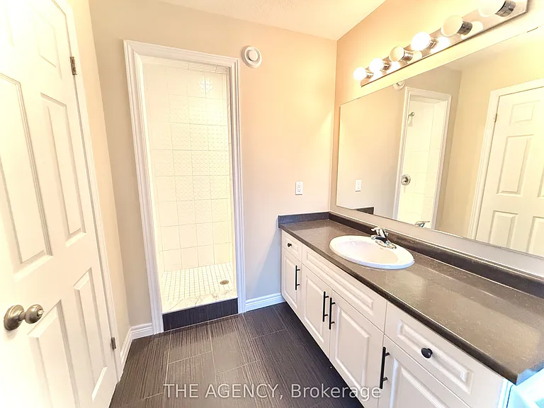 20 Drone Cres — Photo 28