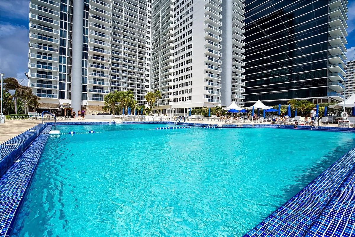 Building Photo - 2030 S Ocean Dr