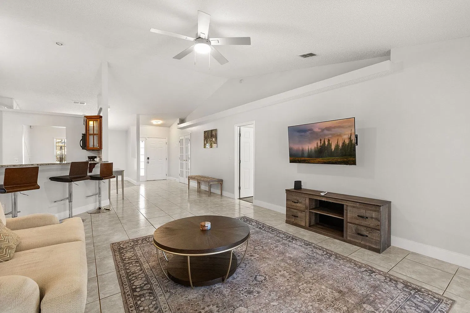 3 bed, 1.0 bath, 1496 sqft, $3,650 — Photo 3