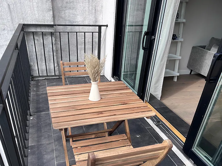 1390 Putnam Ave #4R — Photo 9