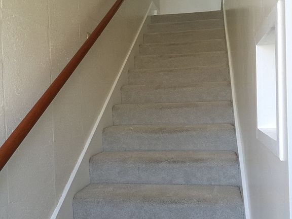 STAIRWAY TO 2ND FLOOR