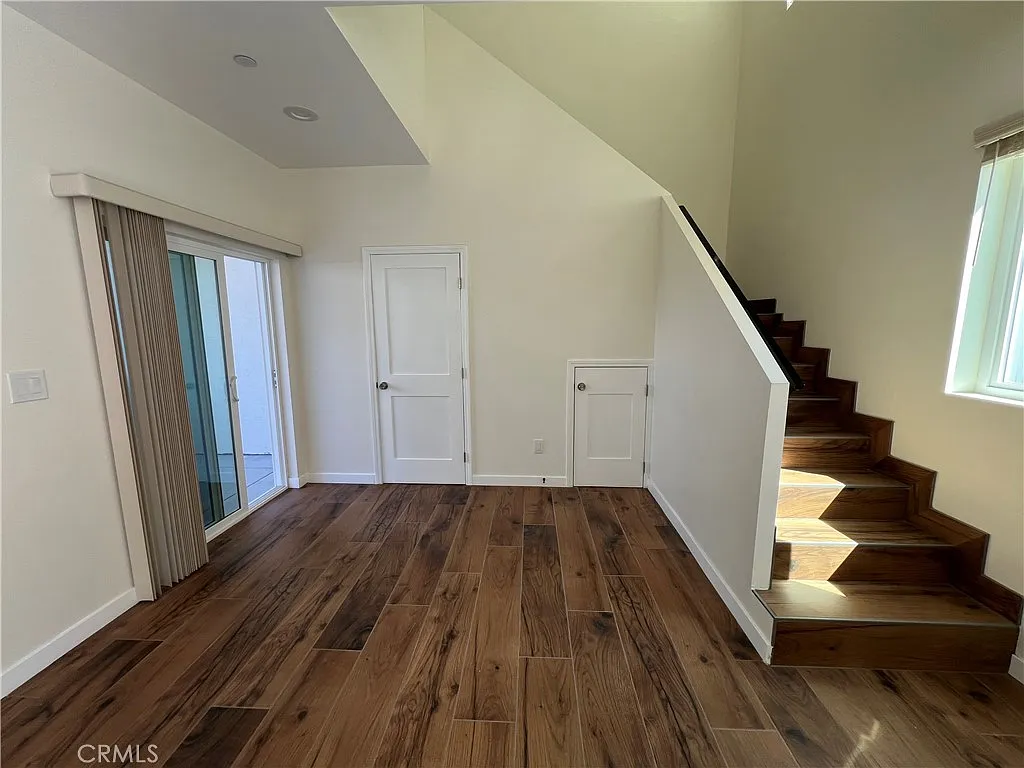 4705 Acacia St — Photo 2