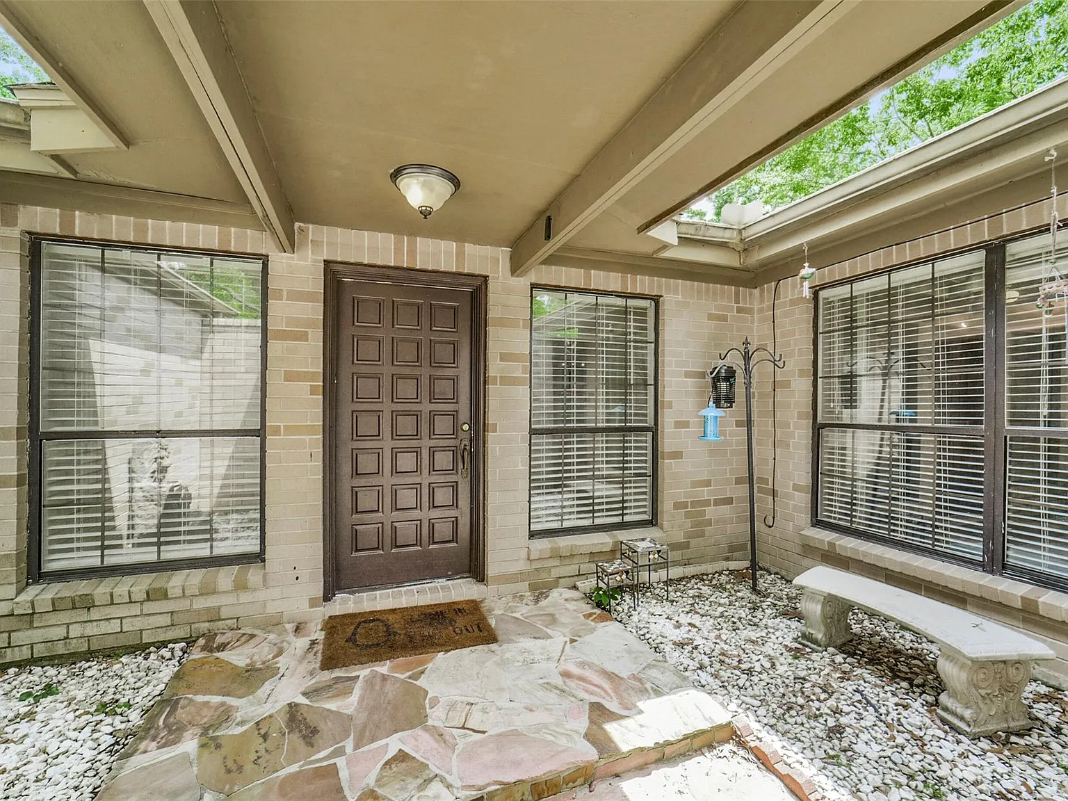 3 bed, 3.0 bath, 2890 sqft, $3,700 — Photo 2
