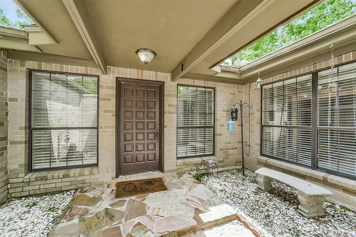 Building Photo - 5147 Beechnut St