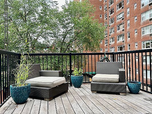 1st image of 11 Vandam St APT 2