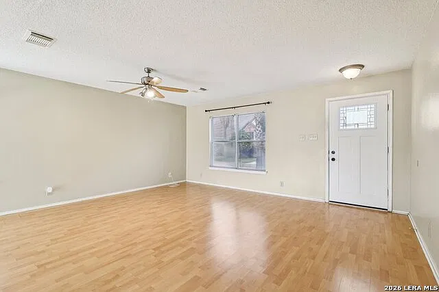 3 bed, 2.5 bath, 2067 sqft, $1,800 — Photo 3