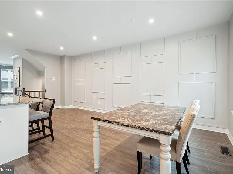 2824 Lewis Ave — Photo 9