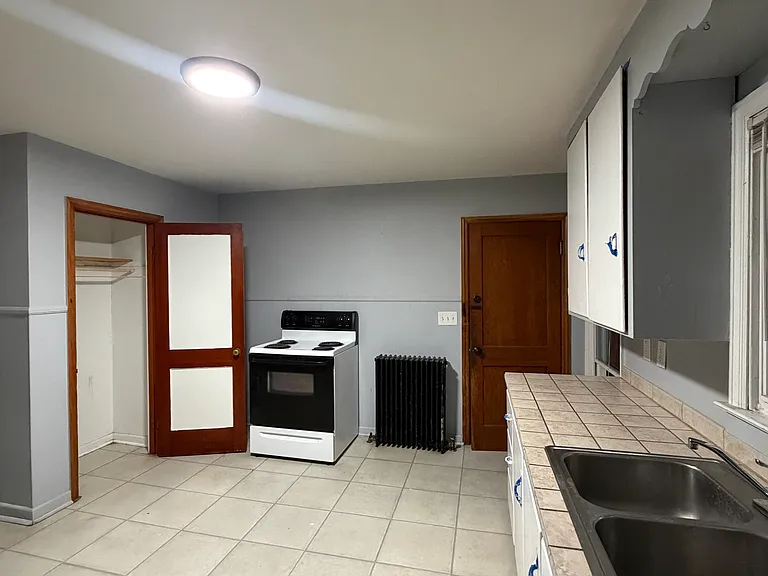 31 Hamel St #1 — Photo 7