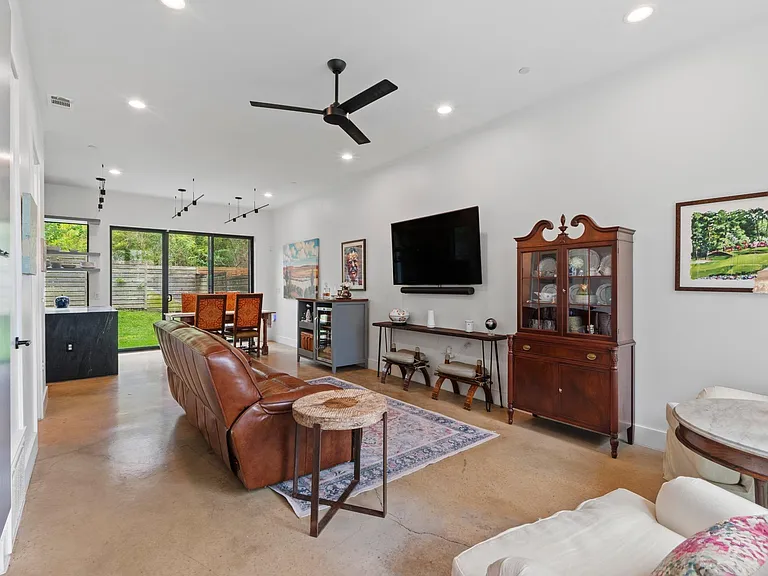 303 Woodward St #32 — Photo 5