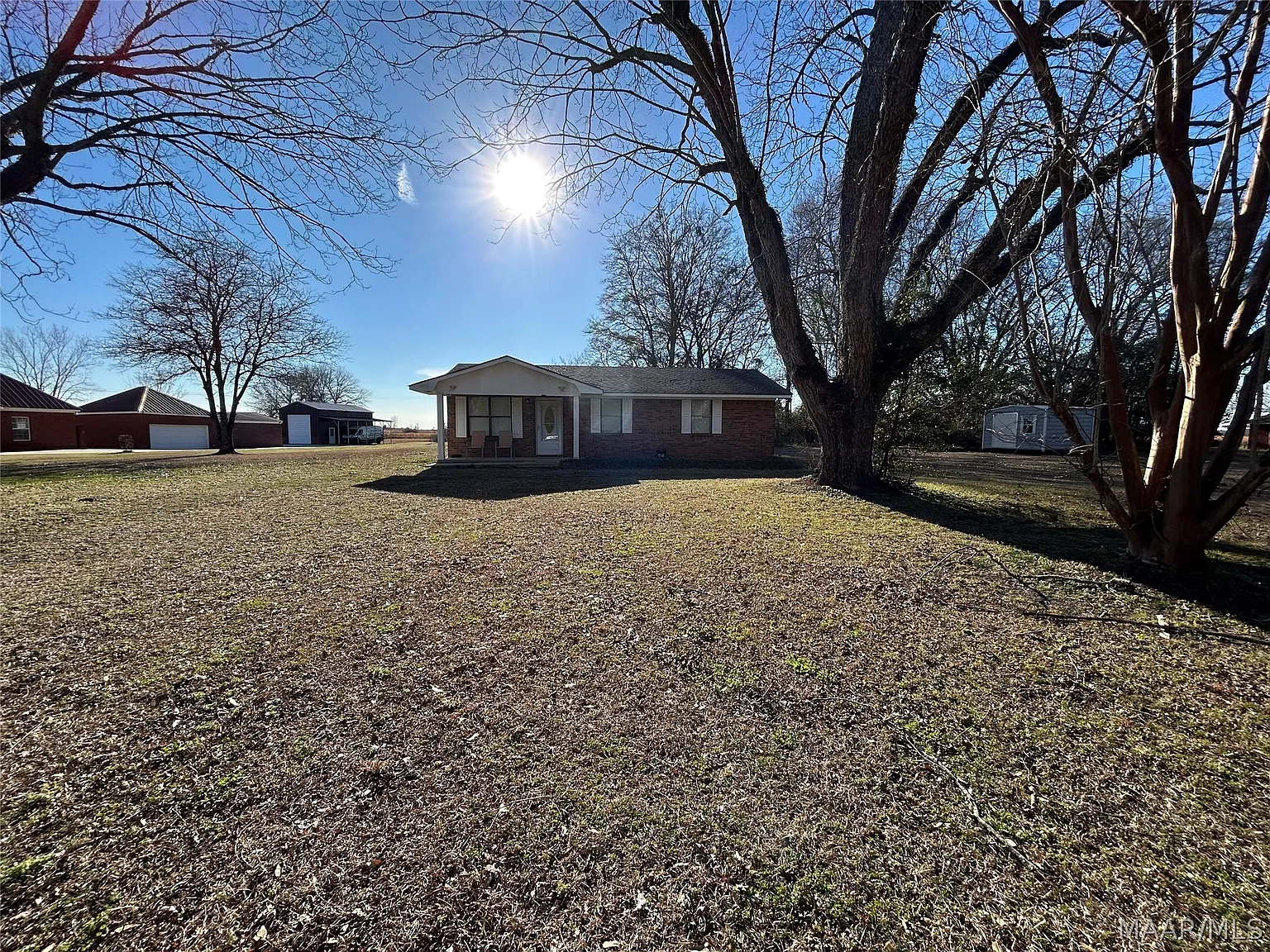 3 bed, 1.0 bath, 1040 sqft, $1,100 — Photo 2