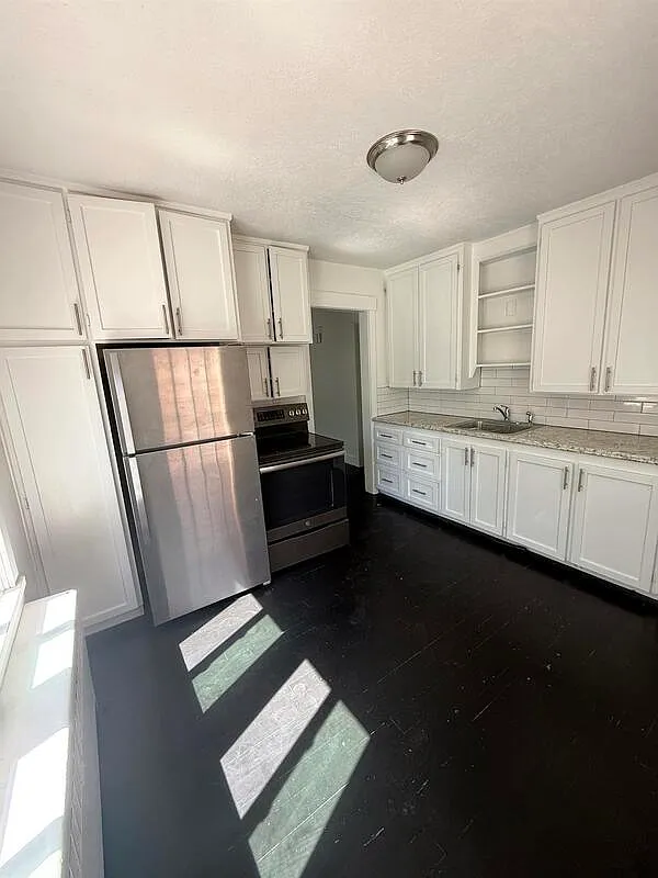 2 bed, 1.0 bath, 783 sqft, $1,200 — Photo 2