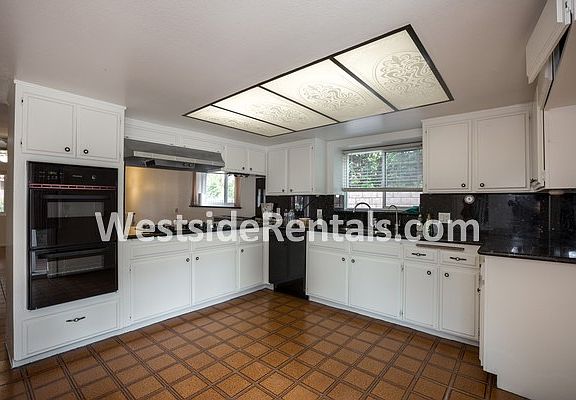 5th image of 1820 Ayers Way