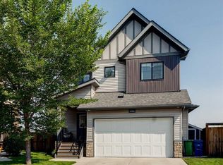 126 S Reunion Lndg NW, Airdrie, AB T4B 3W4