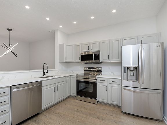 5th image of 8319 Pine Branch Ln