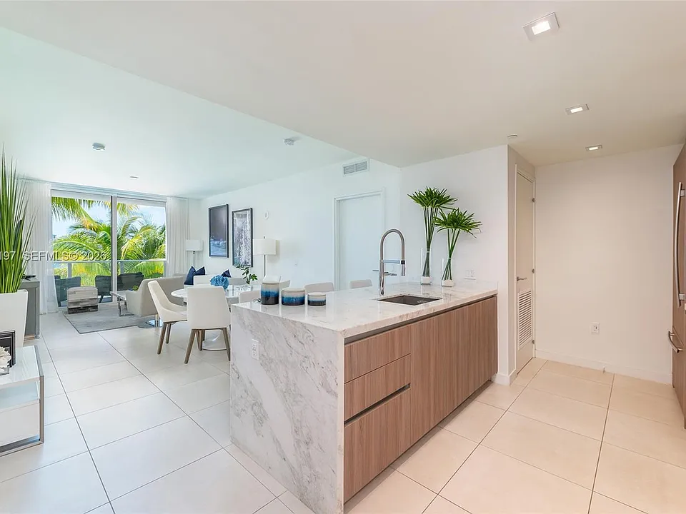 401 N Birch Rd #502