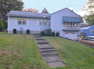 9 Evergreen Pkwy, North Providence, RI 02904
