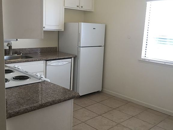 5th image of 2518 Capitol Ave APT 02