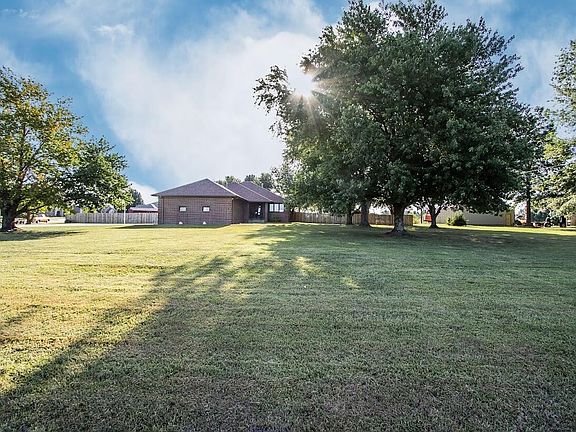 2nd image of 1002 S Hunt Road