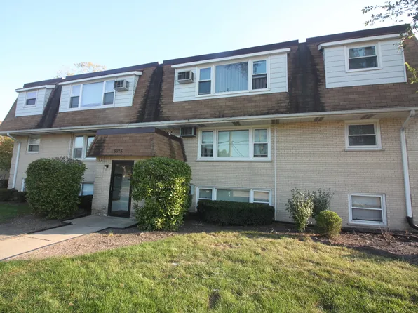 9915 W 58th St APT 1, Countryside, IL 60525