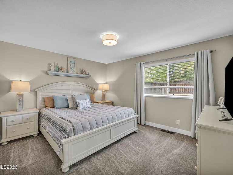 1331 Victoria Dr — Photo 35