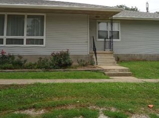 145 S Walnut St, El Paso, IL 61738