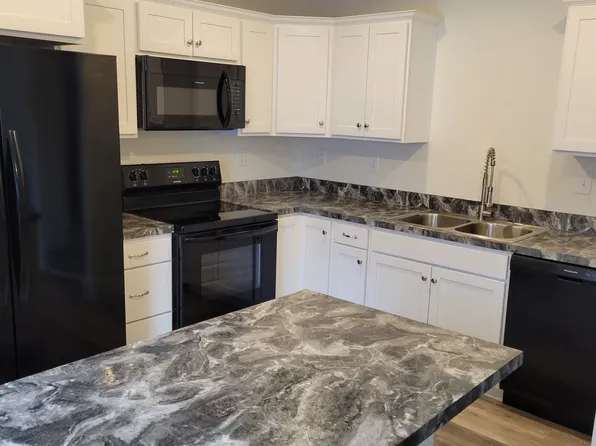 1301 103rd Ave, Plainwell, MI 49080