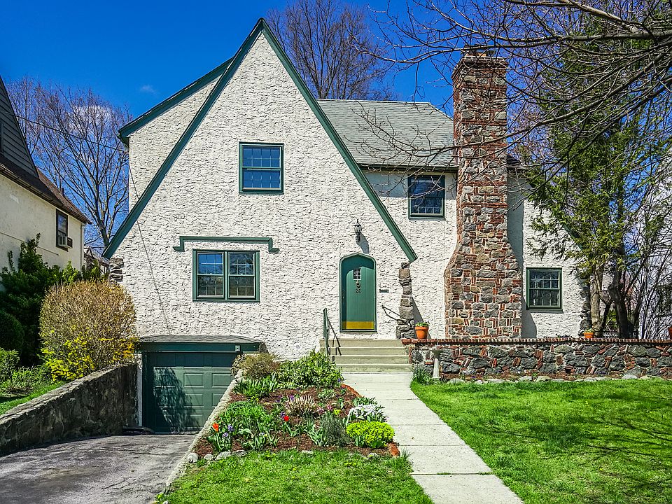 1st image of 26 Maple Hill Dr