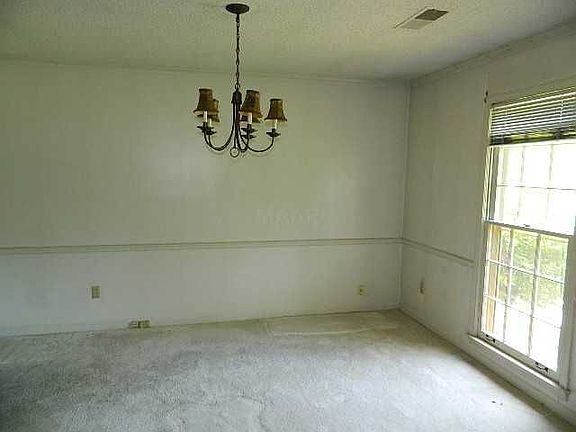 5th image of 6642 Amersham Dr