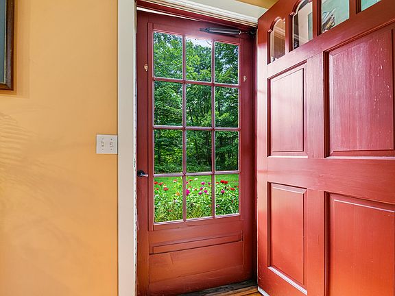 5th image of 224 S Bennington Road
