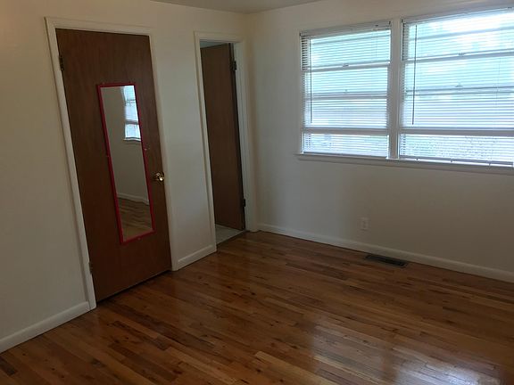 5th image of 326 S McKinley St