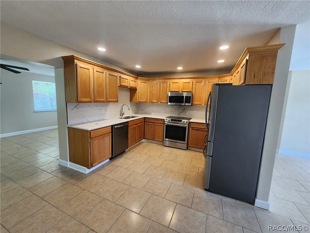 3 bed, 2.0 bath, 1360 sqft, $1,800 — Photo 4