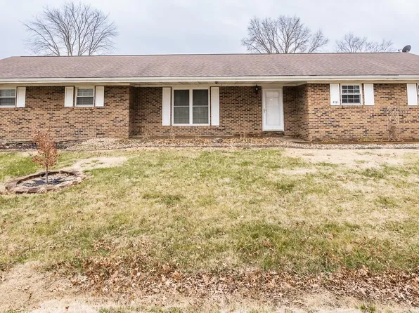 215 W Fischer St, Smithton, IL 62285